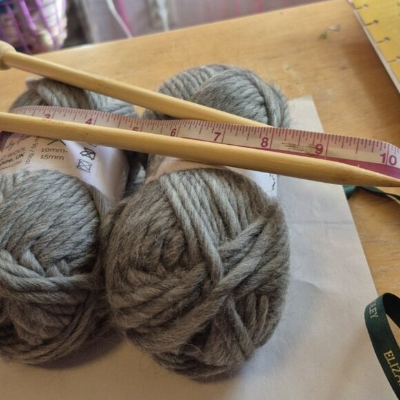 Cheeky Chunky 100% Merino wool-two skeins gray - Picture 3 of 4